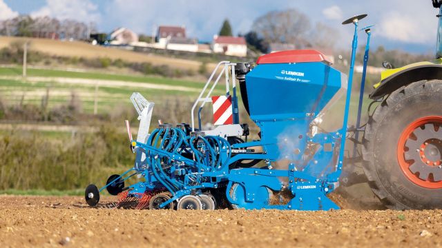 Lemken Solitair mit geteiltem Saatgutbehälter