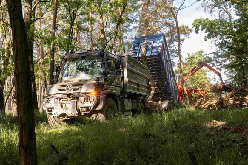 Neun Mercedes Benz Unimog zeigen ihr Können auf der KWF-Tagung in Schwarzenborn