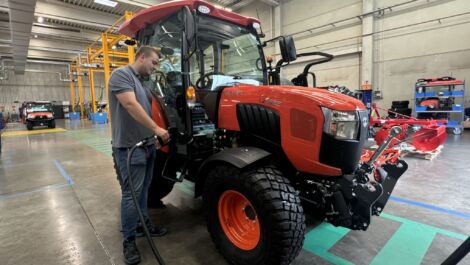 Kubota lässt Traktoren und Grünpflegemaschinen mit HVO betanken