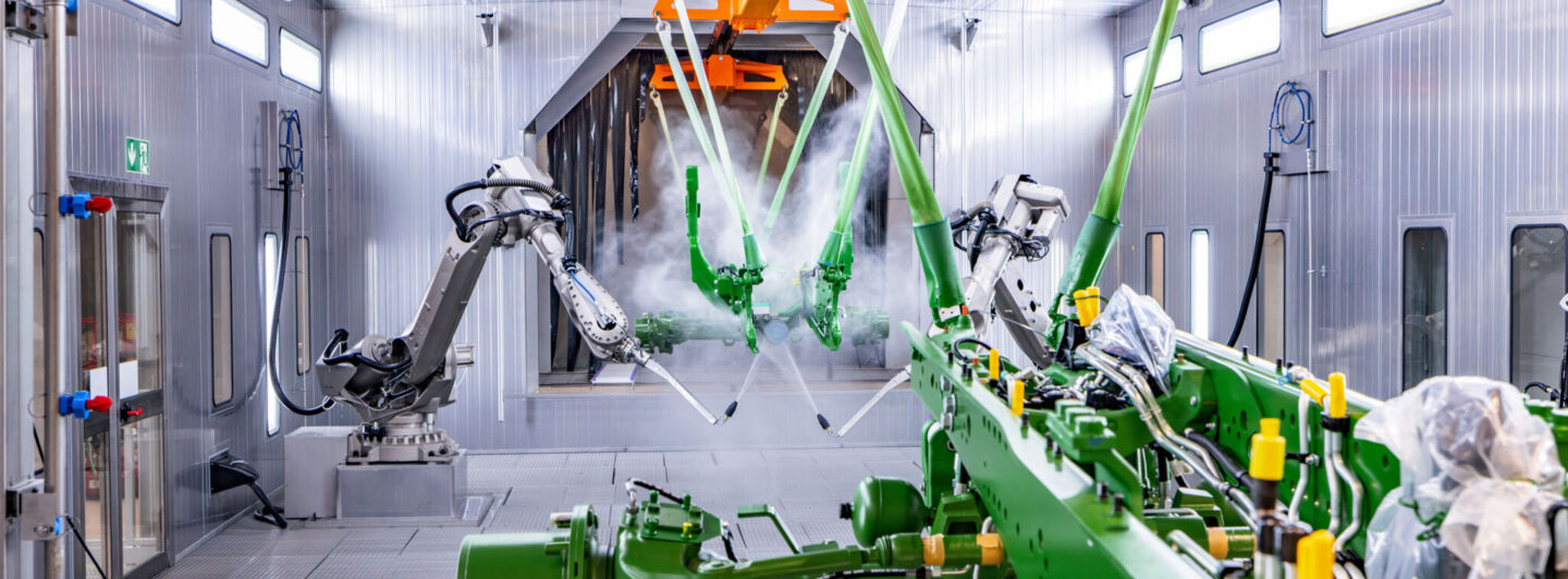 John Deere nimmt neue Farbgebungsanlage in Betrieb