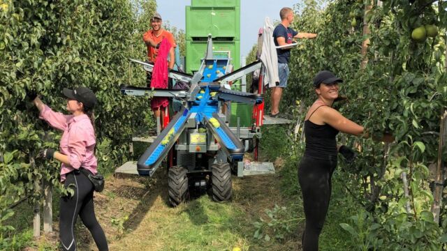 Munckhof stellt sich beim Händler vor: Arbeit in der Obstplantage ganz ohne Emissionen, Lärm und Erschütterungen